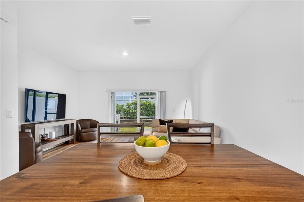 For Sale: $273,900 (2 beds, 2 baths, 1178 Square Feet)
