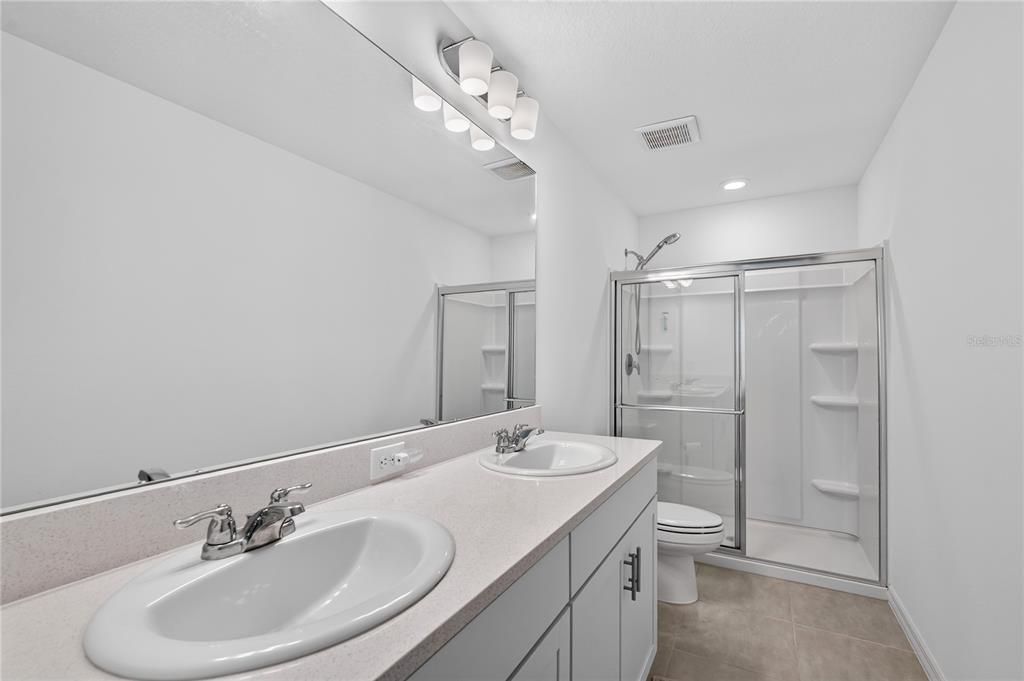 For Sale: $273,900 (2 beds, 2 baths, 1178 Square Feet)