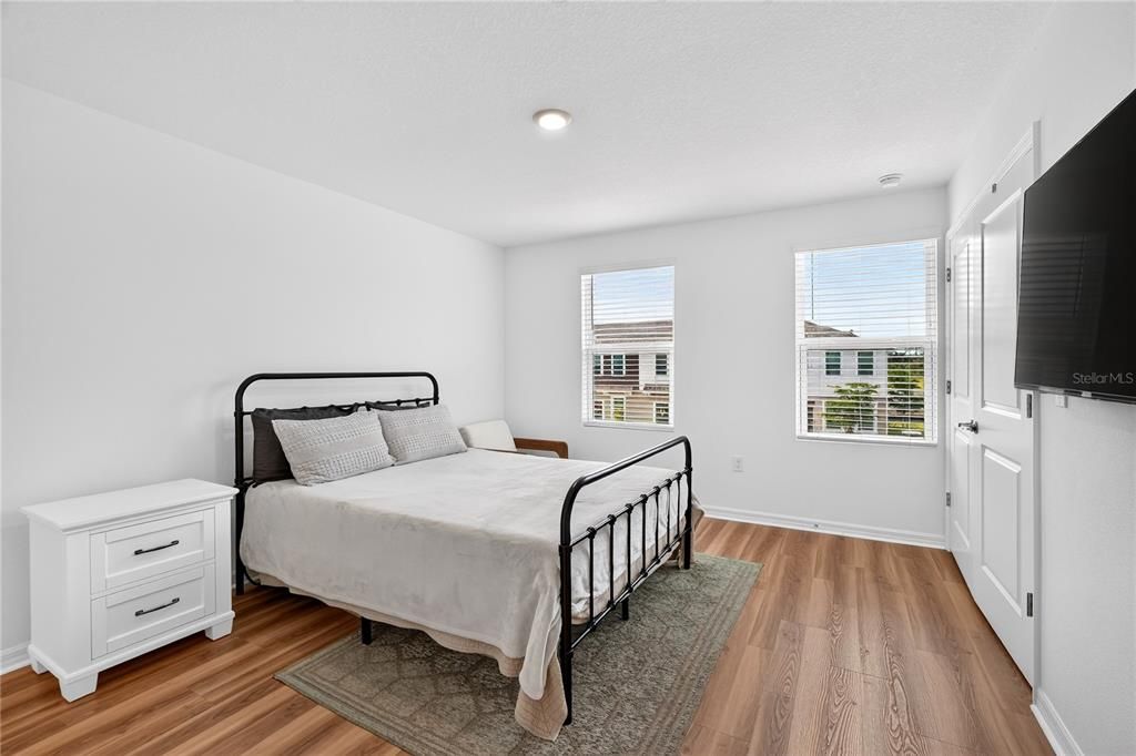 For Sale: $273,900 (2 beds, 2 baths, 1178 Square Feet)