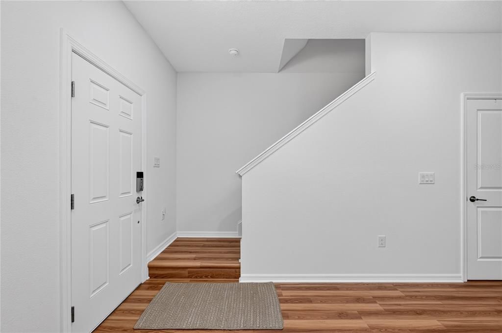 For Sale: $273,900 (2 beds, 2 baths, 1178 Square Feet)
