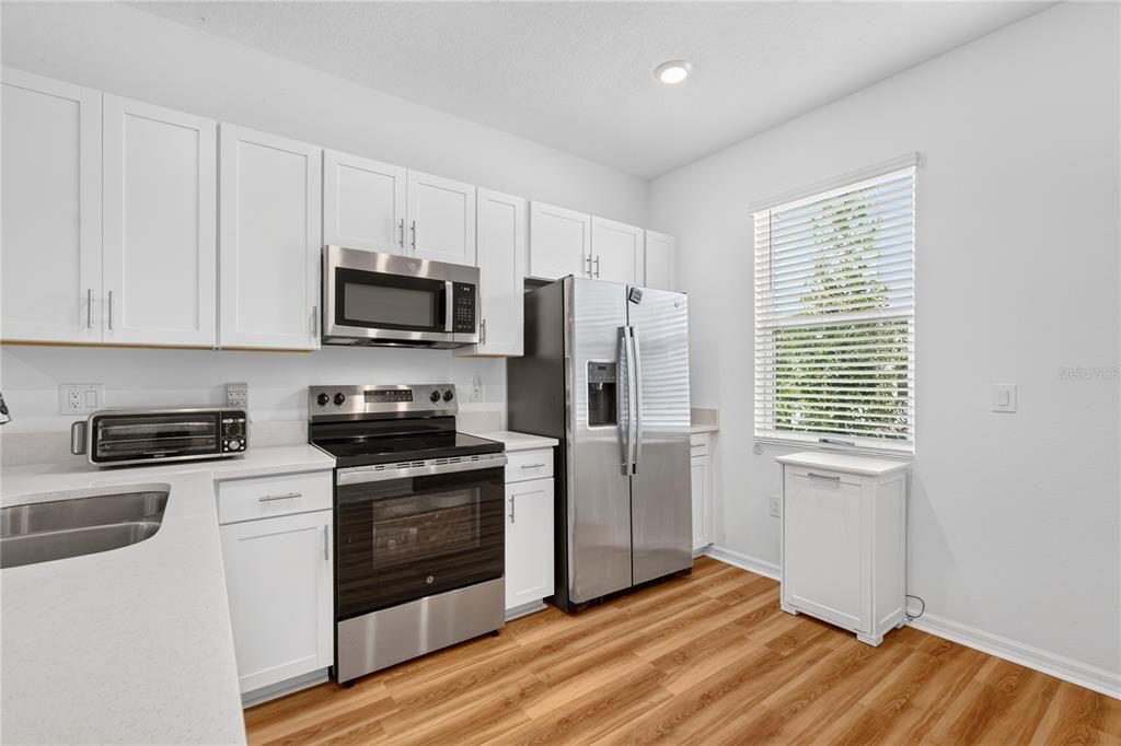 For Sale: $273,900 (2 beds, 2 baths, 1178 Square Feet)