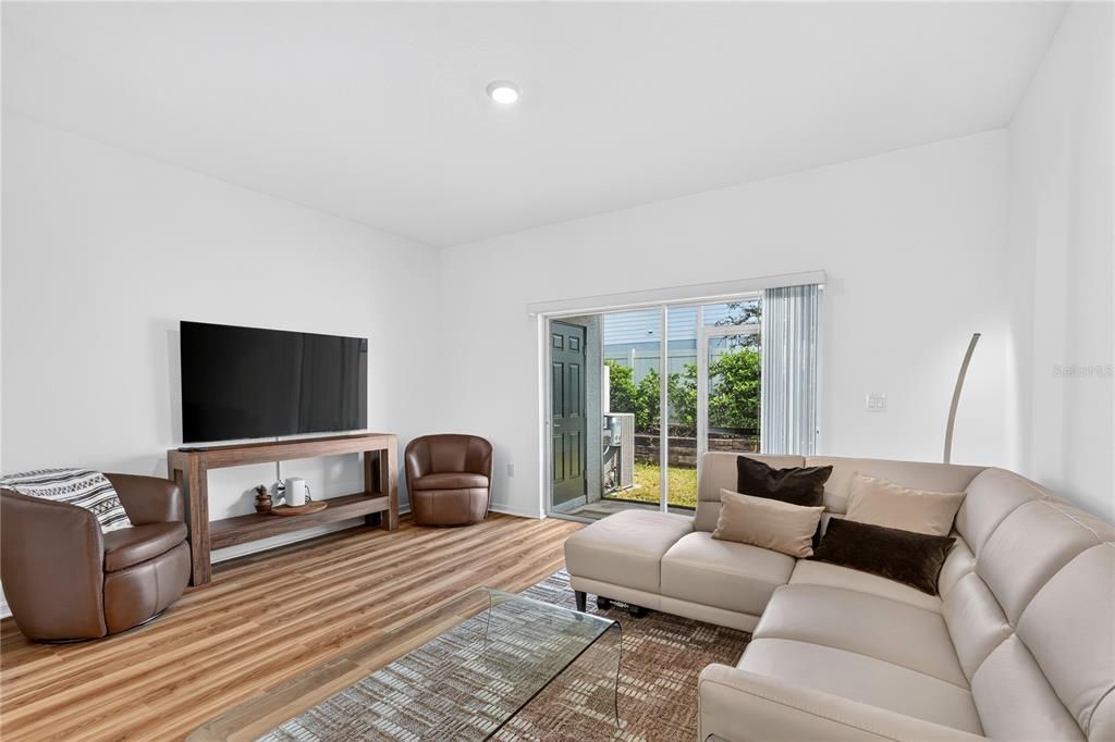 For Sale: $273,900 (2 beds, 2 baths, 1178 Square Feet)