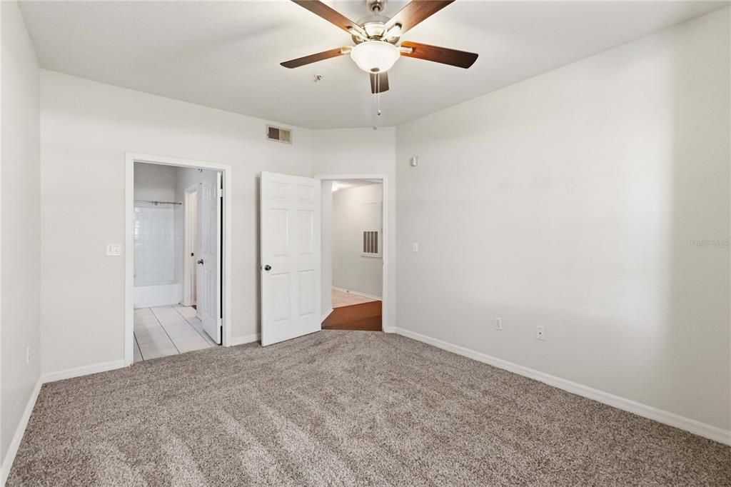 For Sale: $230,000 (2 beds, 2 baths, 1150 Square Feet)