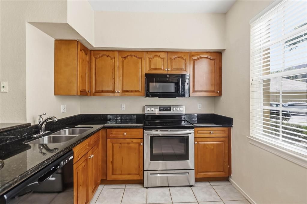 For Sale: $230,000 (2 beds, 2 baths, 1150 Square Feet)