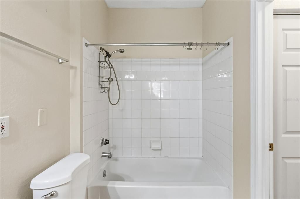 For Sale: $230,000 (2 beds, 2 baths, 1150 Square Feet)