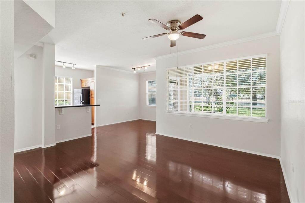 For Sale: $230,000 (2 beds, 2 baths, 1150 Square Feet)