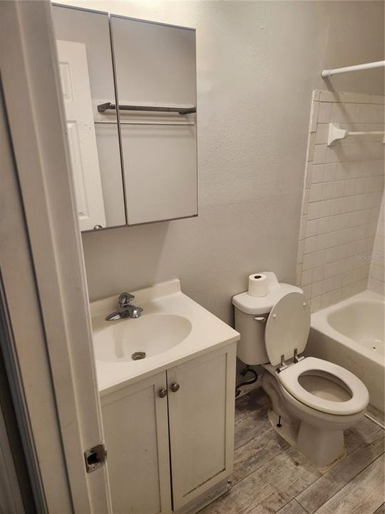 В аренду: $1,195 (2 спален, 1 ванн, 704 Квадратных фут)