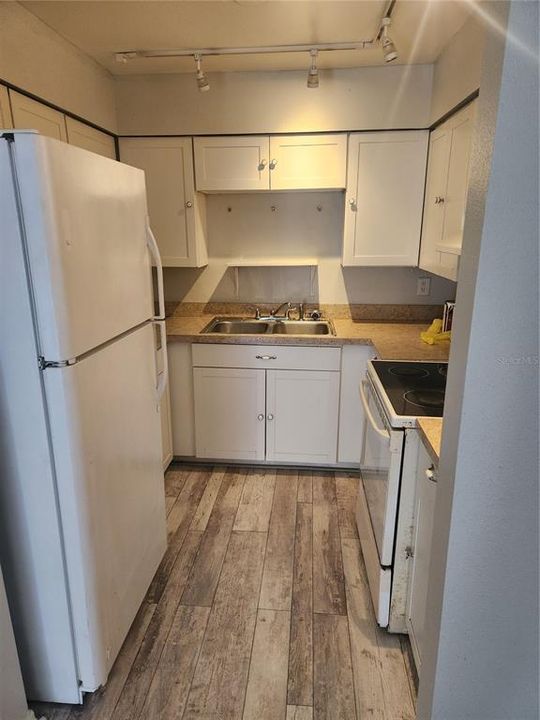 В аренду: $1,195 (2 спален, 1 ванн, 704 Квадратных фут)
