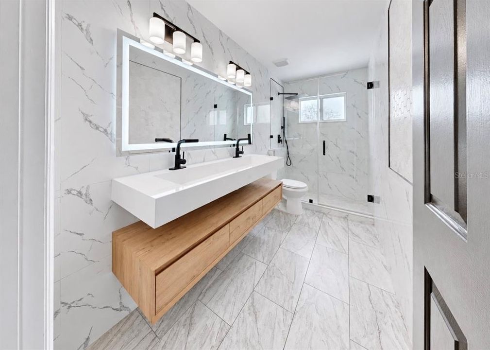 En Renta: $2,500 (5 camas, 2 baños, 2413 Pies cuadrados)