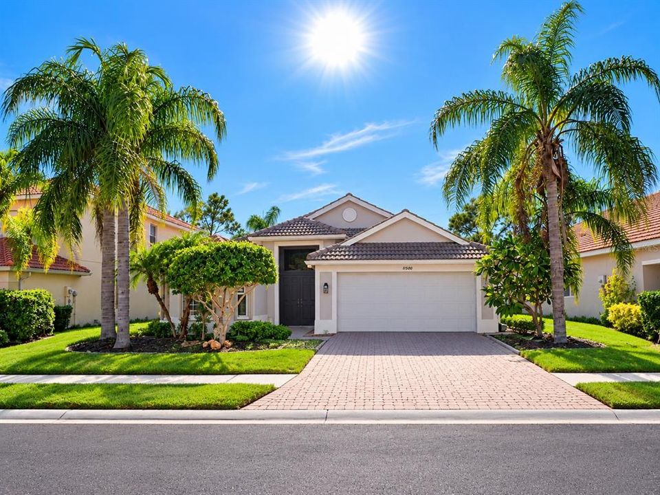 For Sale: $439,000 (2 beds, 2 baths, 1942 Square Feet)