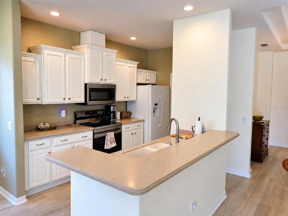 For Sale: $439,000 (2 beds, 2 baths, 1942 Square Feet)