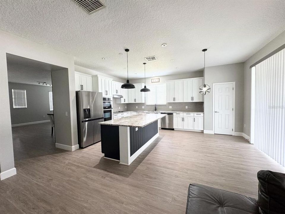 For Sale: $650,000 (3 beds, 2 baths, 2937 Square Feet)