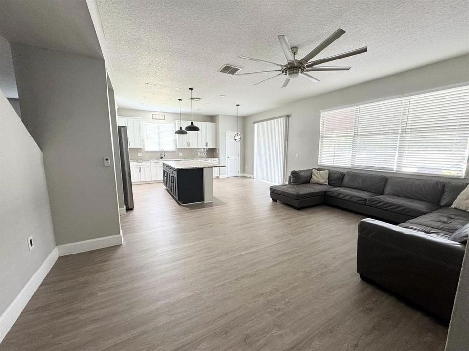 For Sale: $650,000 (3 beds, 2 baths, 2937 Square Feet)