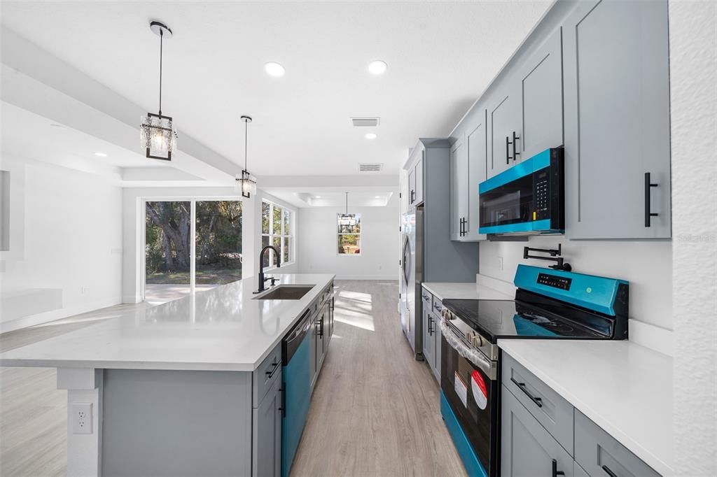 For Sale: $275,000 (3 beds, 2 baths, 1500 Square Feet)