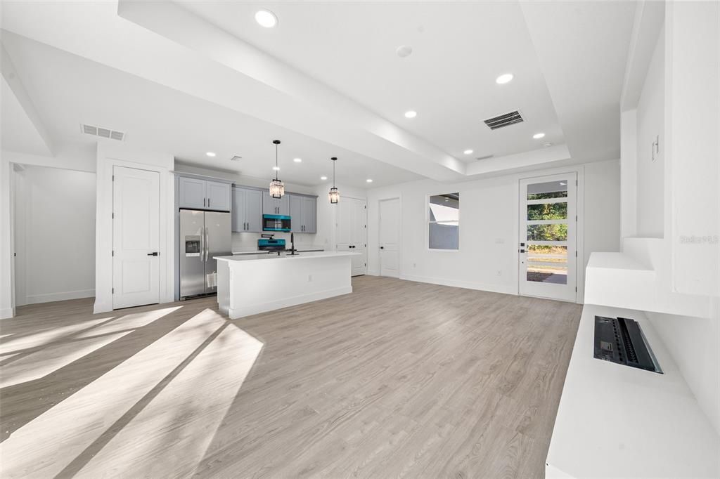 For Sale: $275,000 (3 beds, 2 baths, 1500 Square Feet)