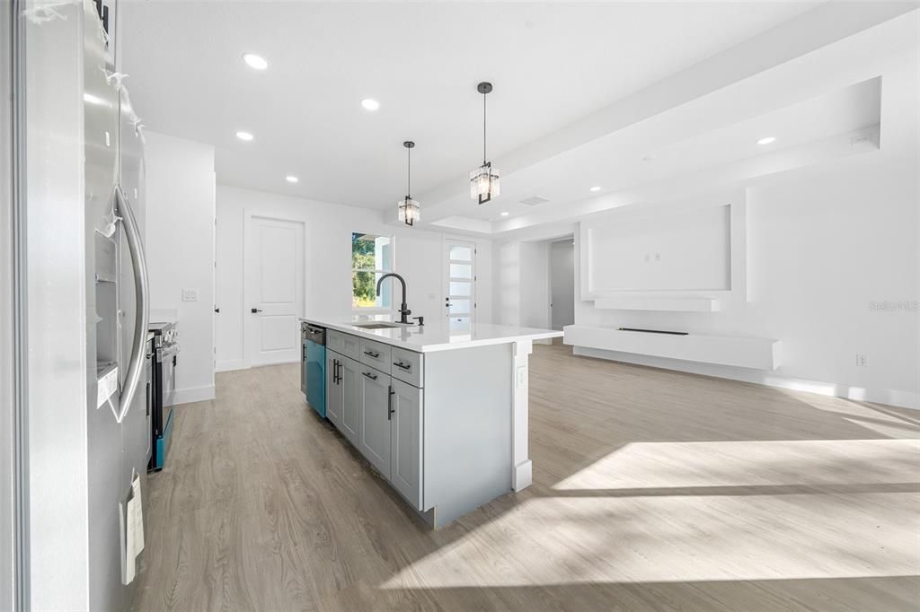 For Sale: $275,000 (3 beds, 2 baths, 1500 Square Feet)