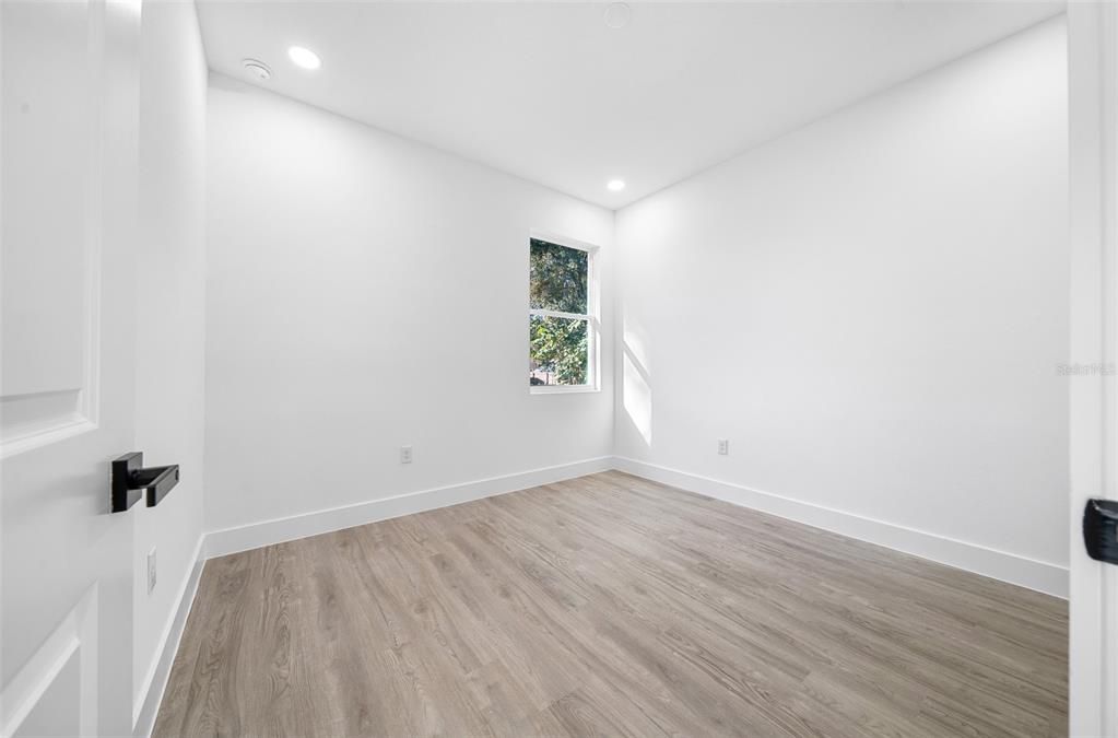 For Sale: $275,000 (3 beds, 2 baths, 1500 Square Feet)