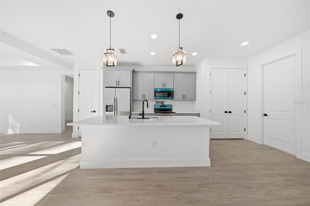 For Sale: $275,000 (3 beds, 2 baths, 1500 Square Feet)