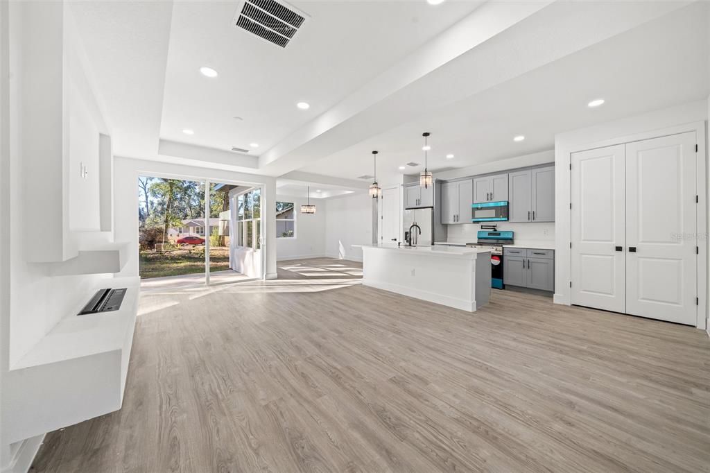 For Sale: $275,000 (3 beds, 2 baths, 1500 Square Feet)