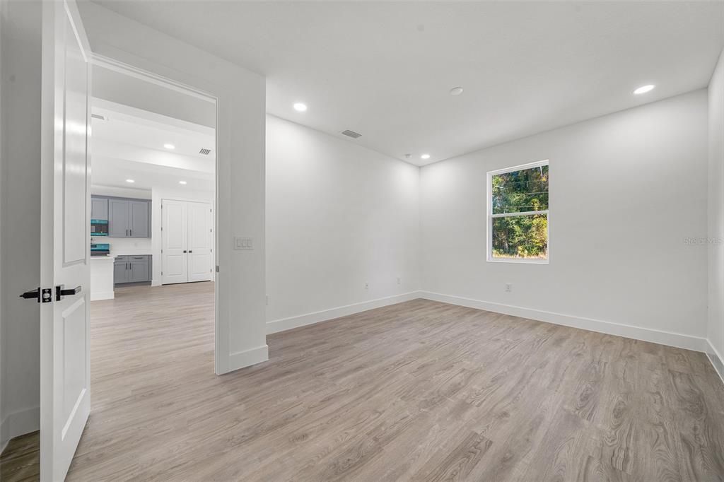 For Sale: $275,000 (3 beds, 2 baths, 1500 Square Feet)