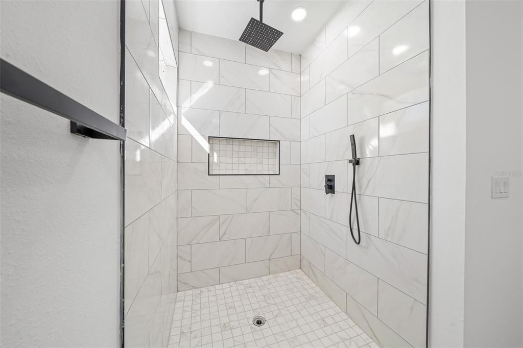 For Sale: $275,000 (3 beds, 2 baths, 1500 Square Feet)