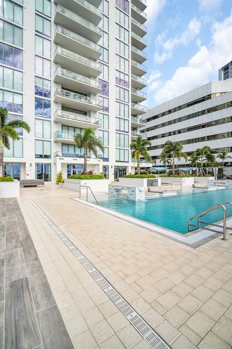 For Sale: $1,199,500 (2 beds, 2 baths, 1663 Square Feet)