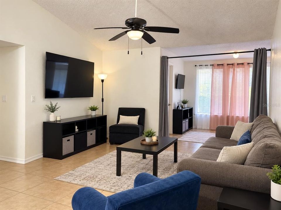 For Rent: $1,700 (2 beds, 2 baths, 1101 Square Feet)