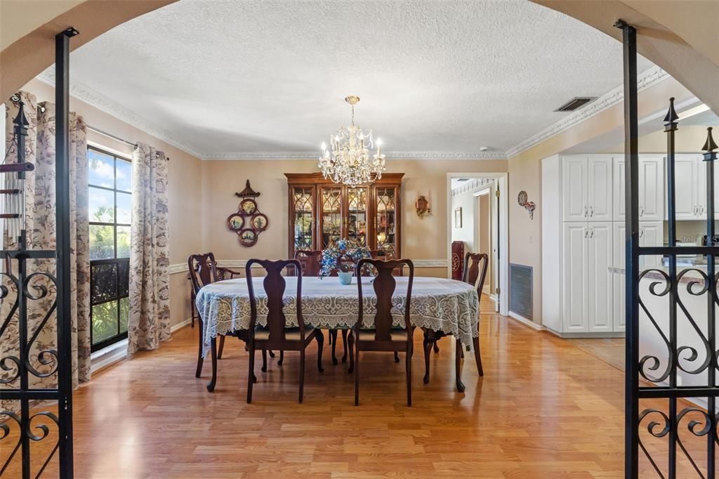 For Sale: $649,900 (5 beds, 3 baths, 3264 Square Feet)
