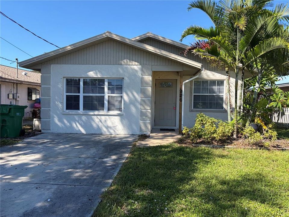 For Rent: $1,900 (3 beds, 2 baths, 1034 Square Feet)