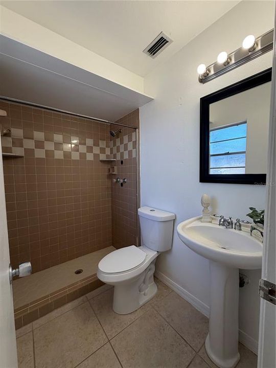 For Rent: $1,900 (3 beds, 2 baths, 1034 Square Feet)