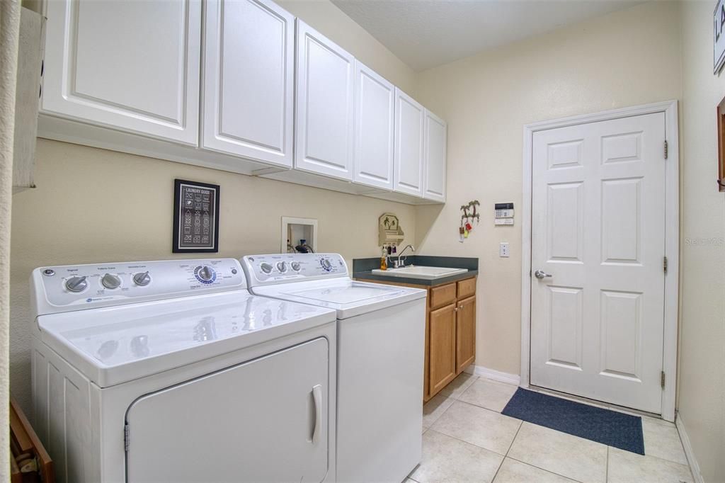 For Sale: $799,900 (4 beds, 3 baths, 2532 Square Feet)