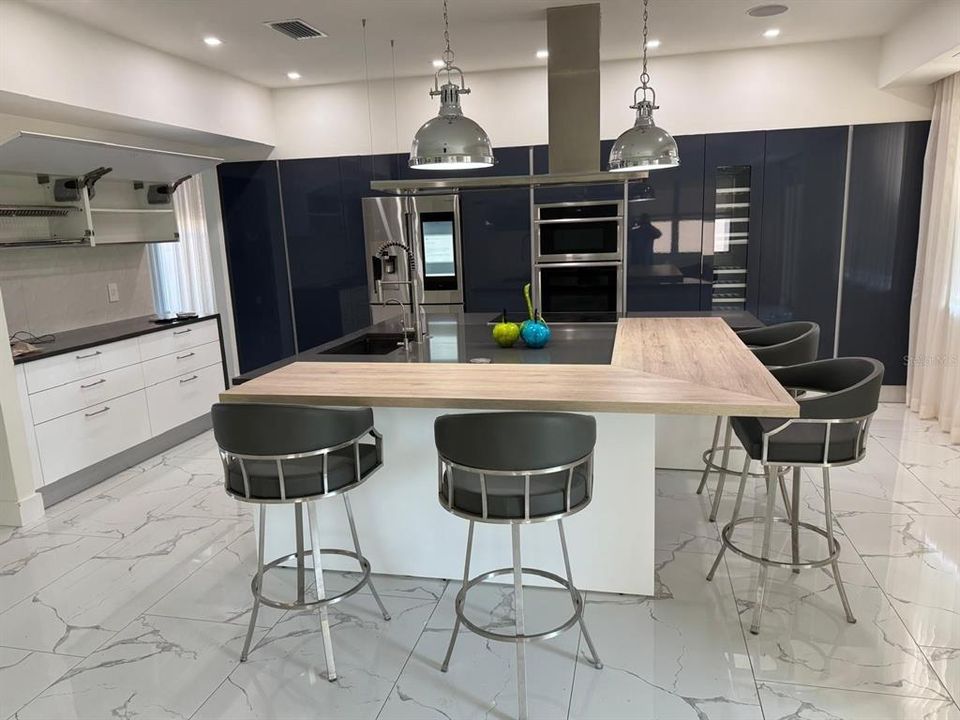 For Sale: $790,000 (5 beds, 3 baths, 3113 Square Feet)