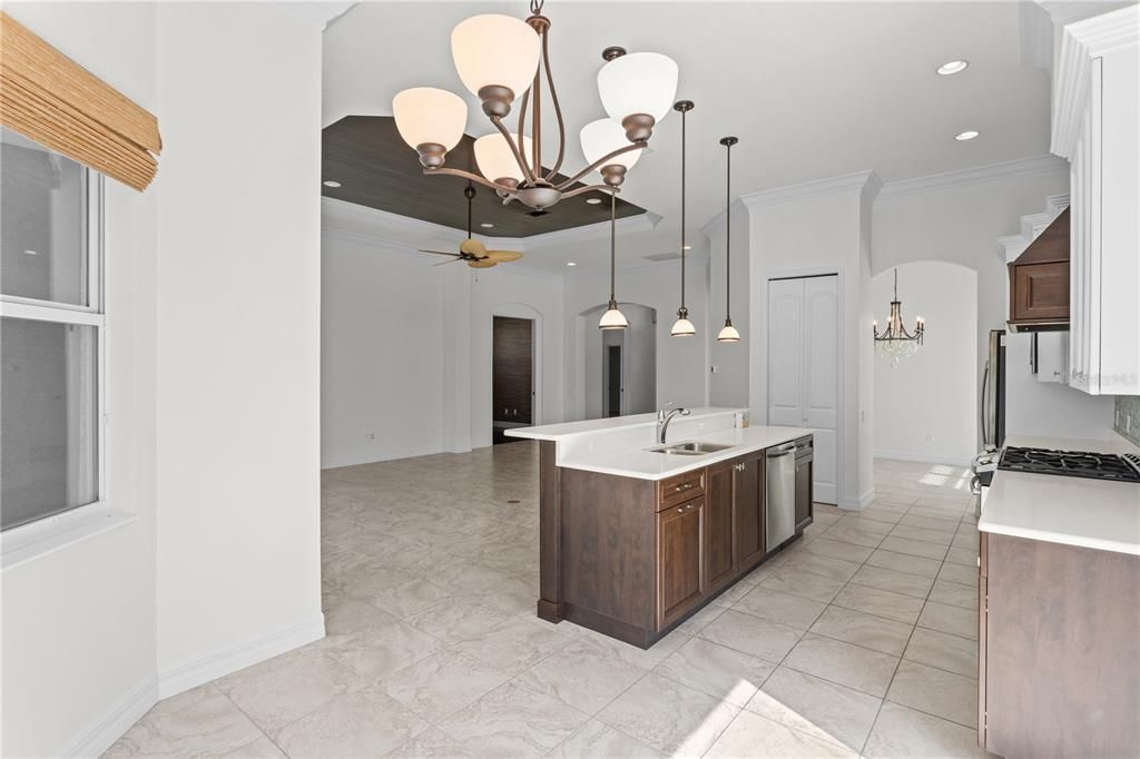 For Sale: $625,000 (2 beds, 2 baths, 1999 Square Feet)