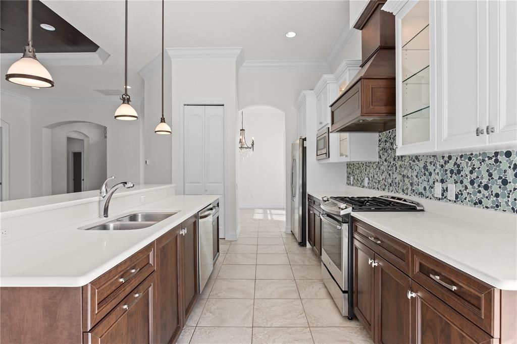 For Sale: $625,000 (2 beds, 2 baths, 1999 Square Feet)
