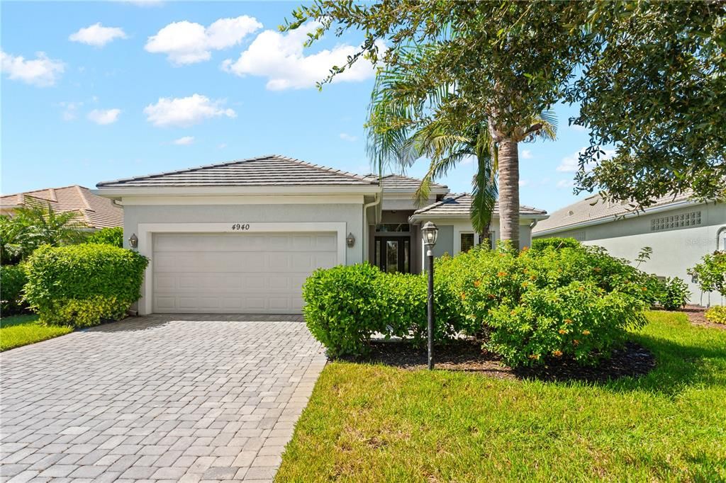 For Sale: $625,000 (2 beds, 2 baths, 1999 Square Feet)