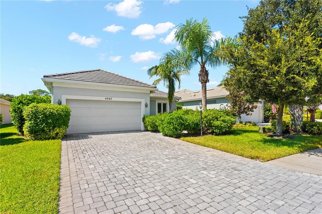 For Sale: $625,000 (2 beds, 2 baths, 1999 Square Feet)