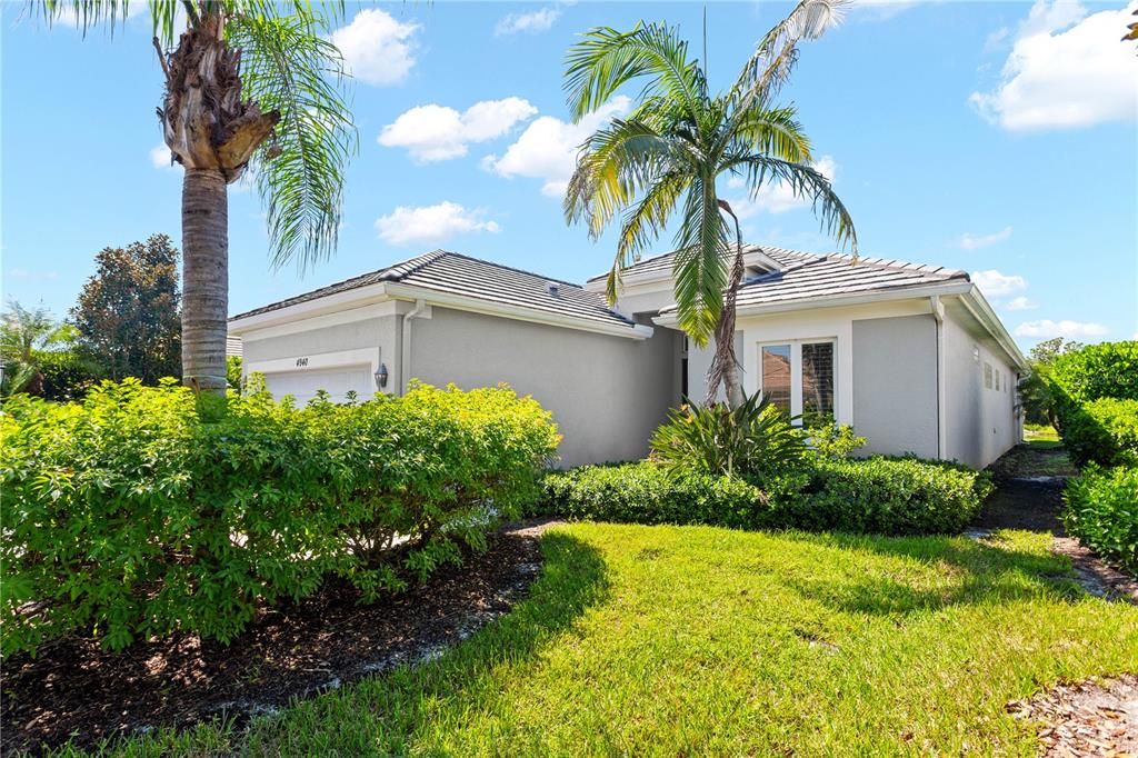 For Sale: $625,000 (2 beds, 2 baths, 1999 Square Feet)