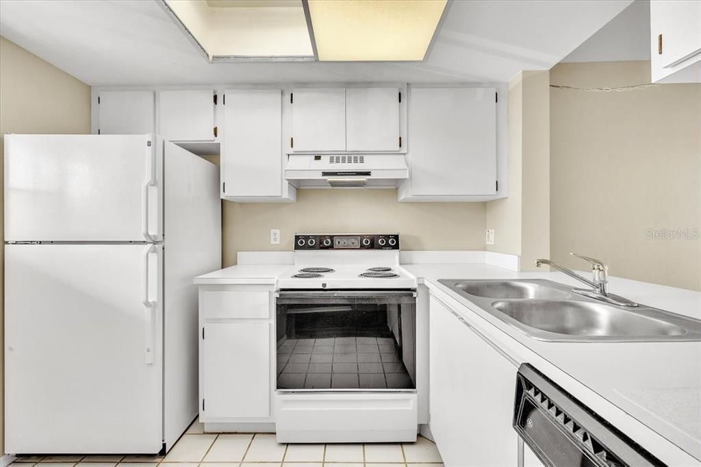 На продажу: $129,000 (2 спален, 2 ванн, 897 Квадратных фут)