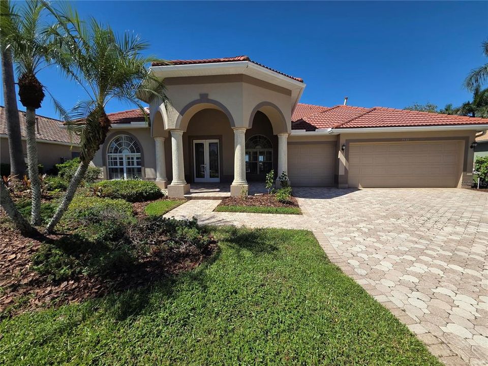 For Sale: $799,000 (4 beds, 3 baths, 2948 Square Feet)