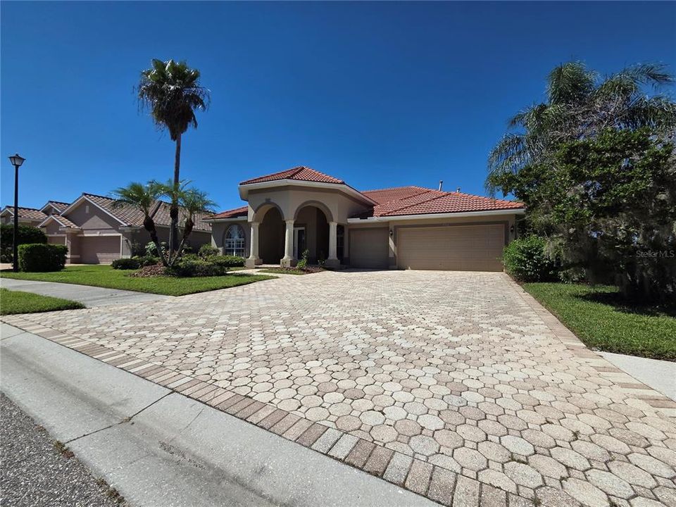 For Sale: $799,000 (4 beds, 3 baths, 2948 Square Feet)