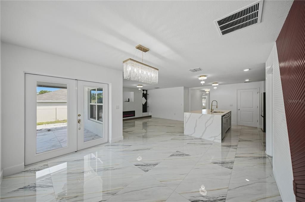 На продажу: $384,900 (3 спален, 2 ванн, 1670 Квадратных фут)