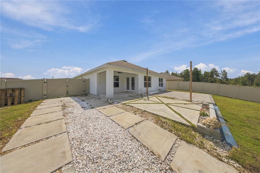 На продажу: $384,900 (3 спален, 2 ванн, 1670 Квадратных фут)