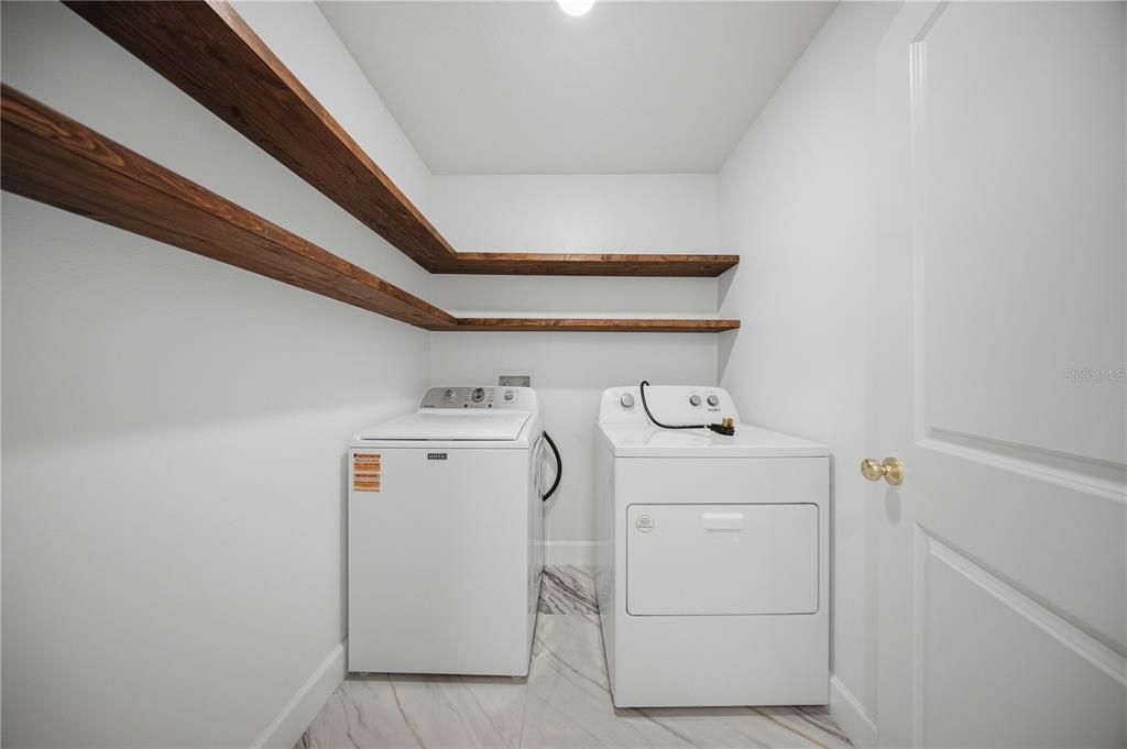 На продажу: $384,900 (3 спален, 2 ванн, 1670 Квадратных фут)
