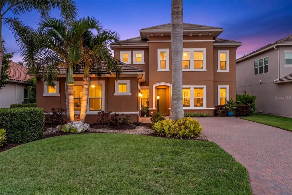 For Sale: $999,000 (4 beds, 3 baths, 3083 Square Feet)