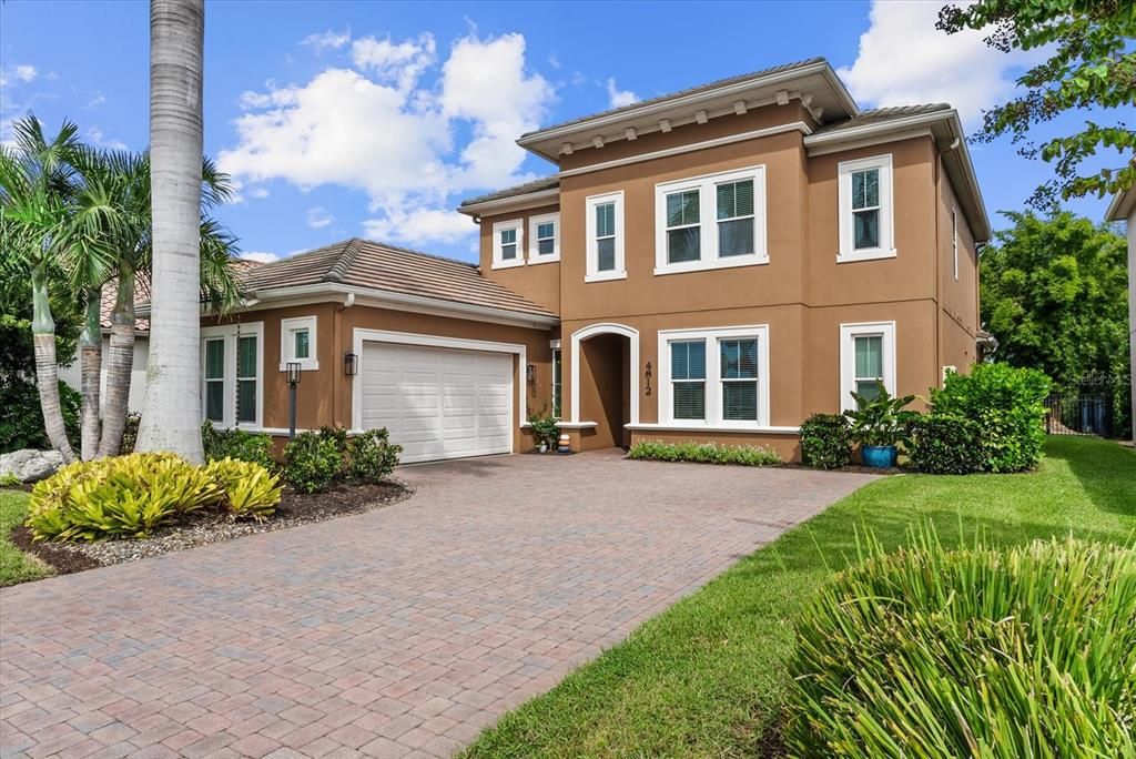 For Sale: $999,000 (4 beds, 3 baths, 3083 Square Feet)