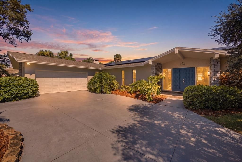 For Sale: $1,225,000 (4 beds, 3 baths, 3653 Square Feet)