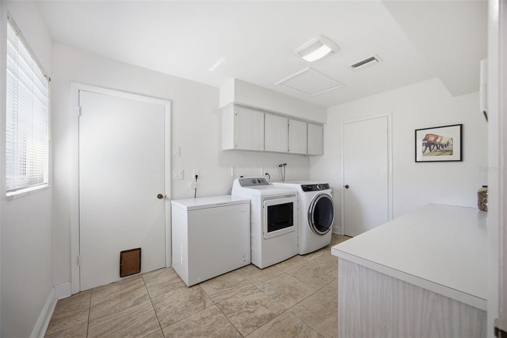For Sale: $1,225,000 (4 beds, 3 baths, 3653 Square Feet)
