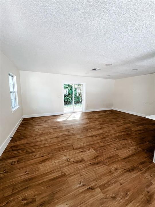 For Sale: $379,999 (3 beds, 1 baths, 1225 Square Feet)