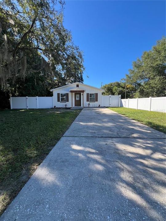 For Sale: $379,999 (3 beds, 1 baths, 1225 Square Feet)