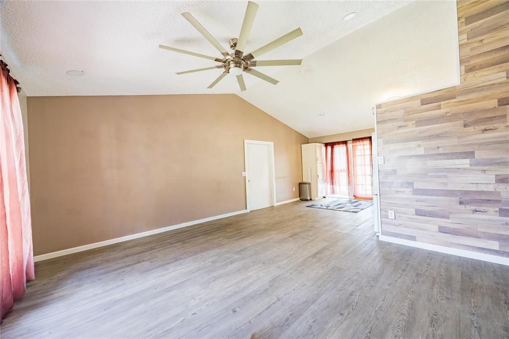 En Venta: $229,000 (2 camas, 2 baños, 976 Pies cuadrados)